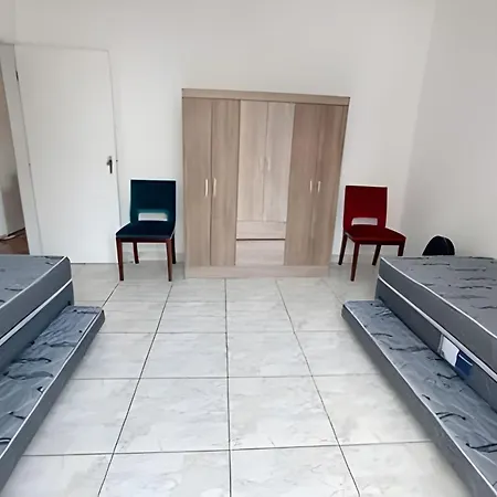 Predinho em localizaçao central perto da praia em ambiente familiar-3